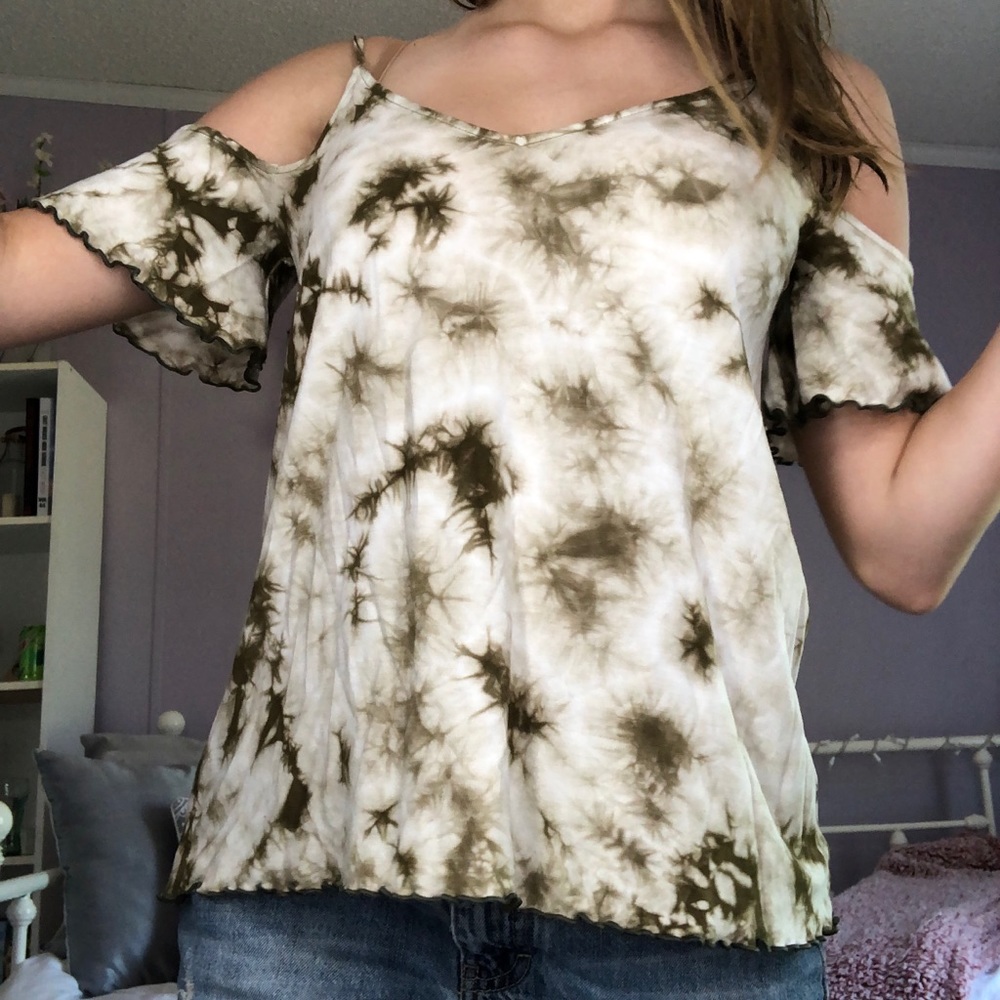 American Eagle cold shoulder top